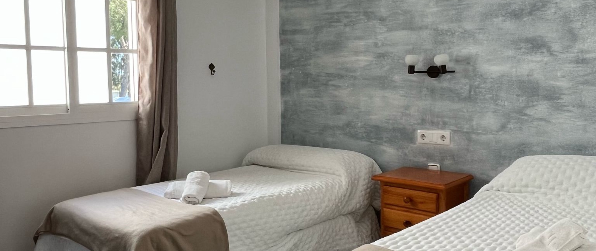 hostal quinto pino habitacion familiar Chipiona playa encanto